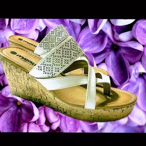 Makalu wedge sandals